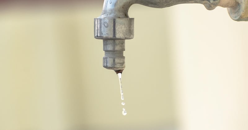 Réparer un robinet qui fuit facilement : le guide pas à pas pour économiser l'eau