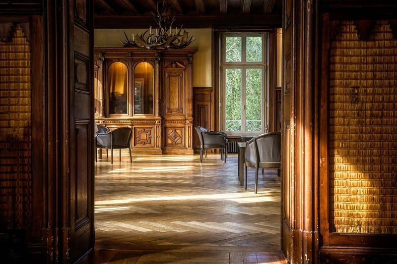 Parquet flottant ou stratifié pour une chambre en 2026 : que choisir ?