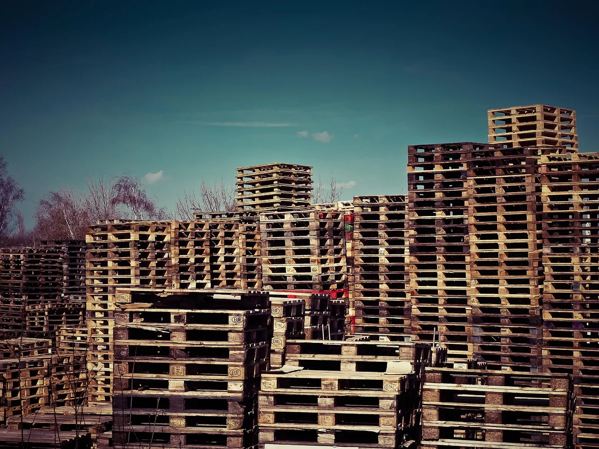 Fabriquer des meubles en palettes : 5 idées DIY tendances pour 2026