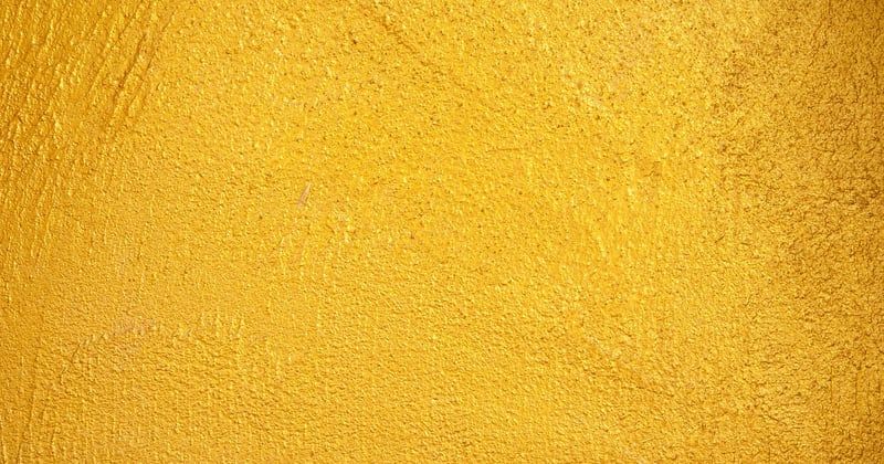 Comment ragréer un mur abîmé avant peinture : la méthode simple